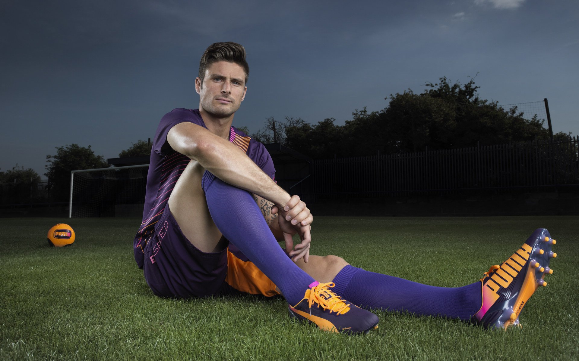 婚礼主题跑 新人身着礼服跑完全程成为赛场焦点